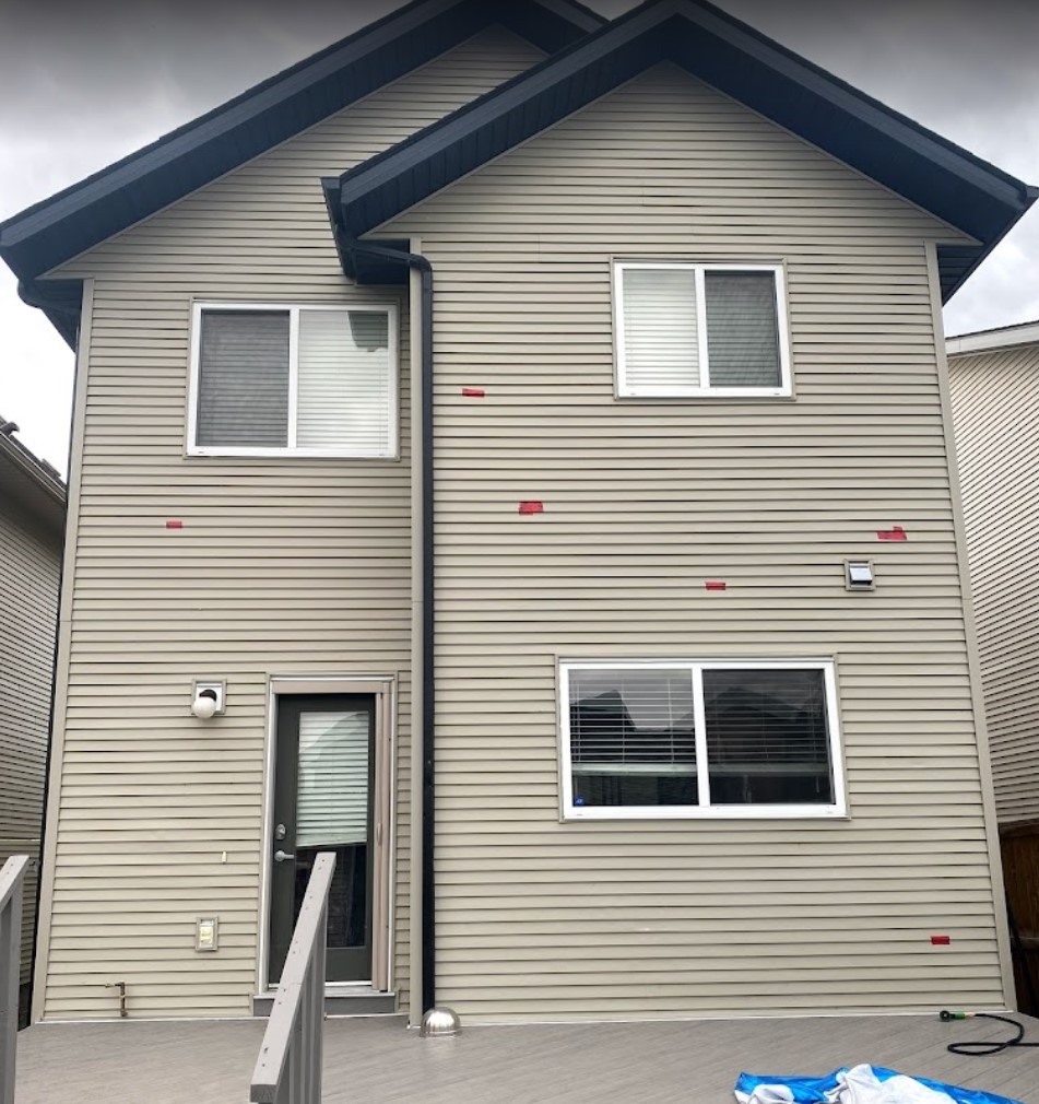 Custom vinyl siding finish